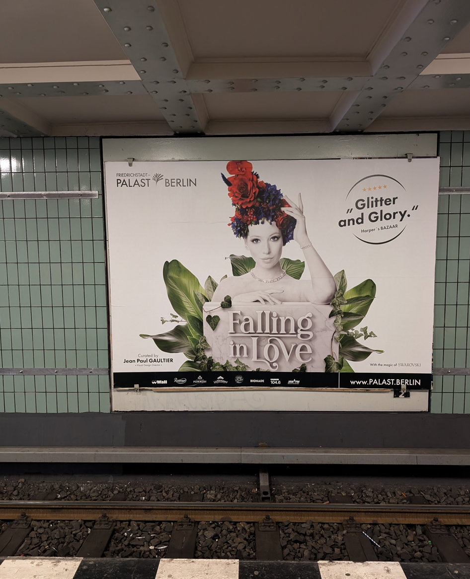 Plakat-Werbung<br />U-Bahnstation<br />Gneisenaustraße